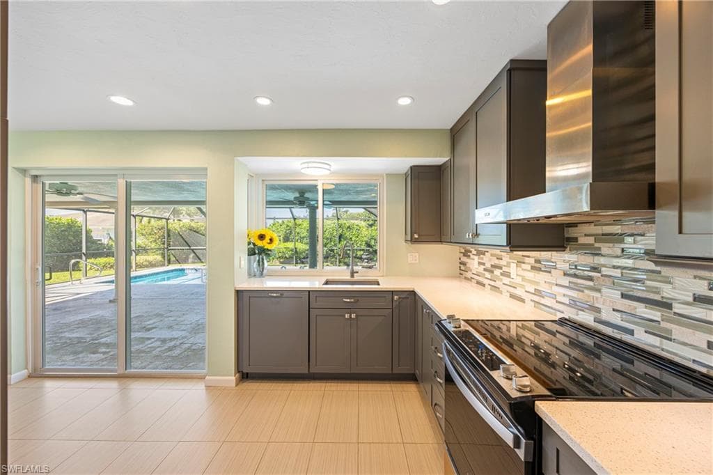 9757 Berkshire St, Naples, FL 34109-21