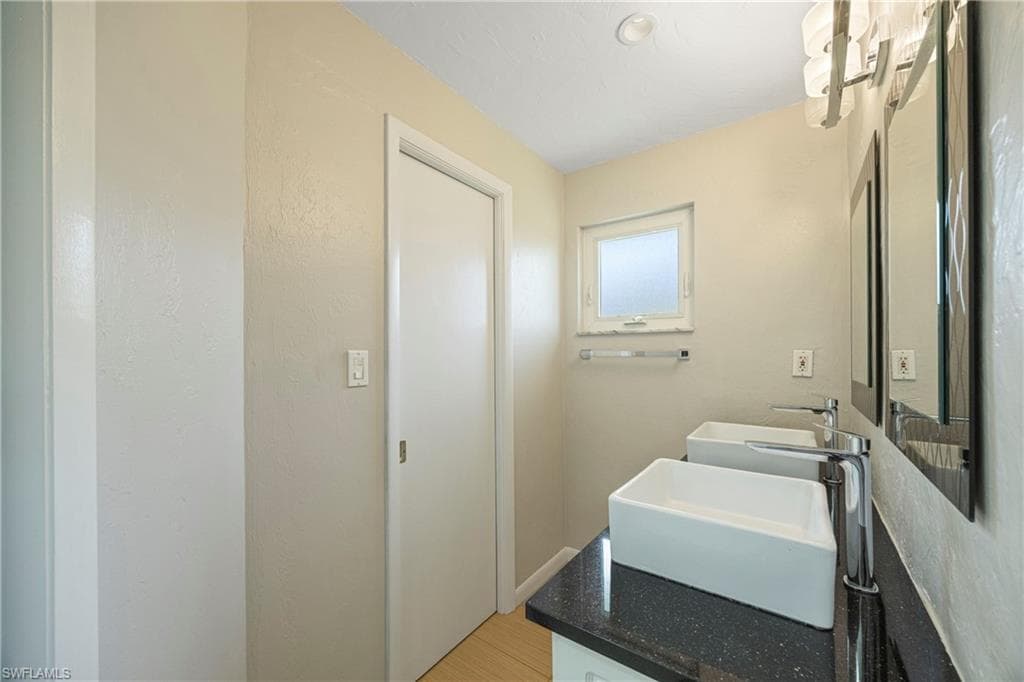 9757 Berkshire St, Naples, FL 34109-22