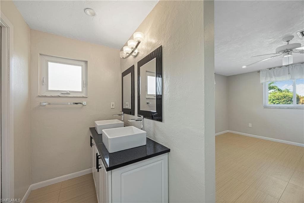 9757 Berkshire St, Naples, FL 34109-23