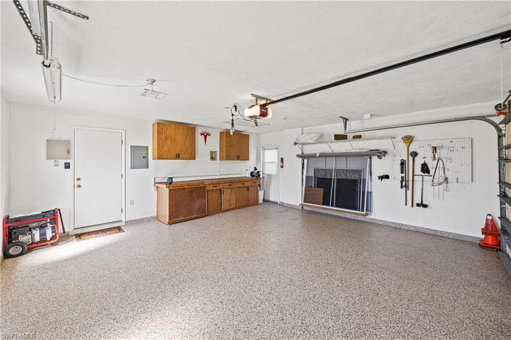 9757 Berkshire St, Naples, FL 34109-32