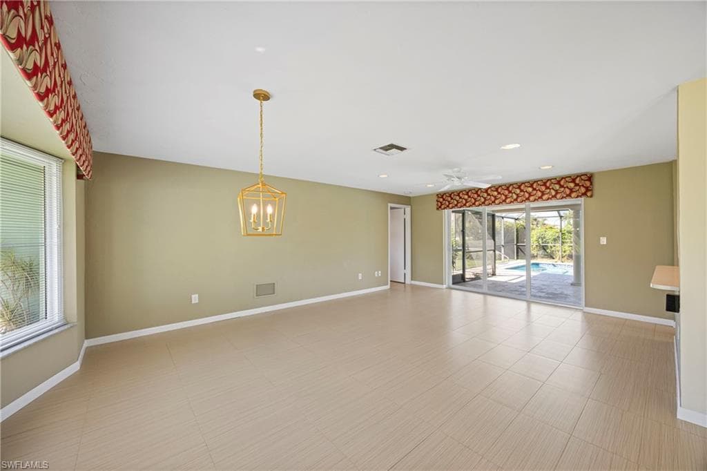 9757 Berkshire St, Naples, FL 34109-3