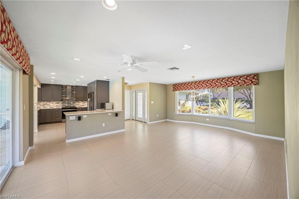 9757 Berkshire St, Naples, FL 34109-6