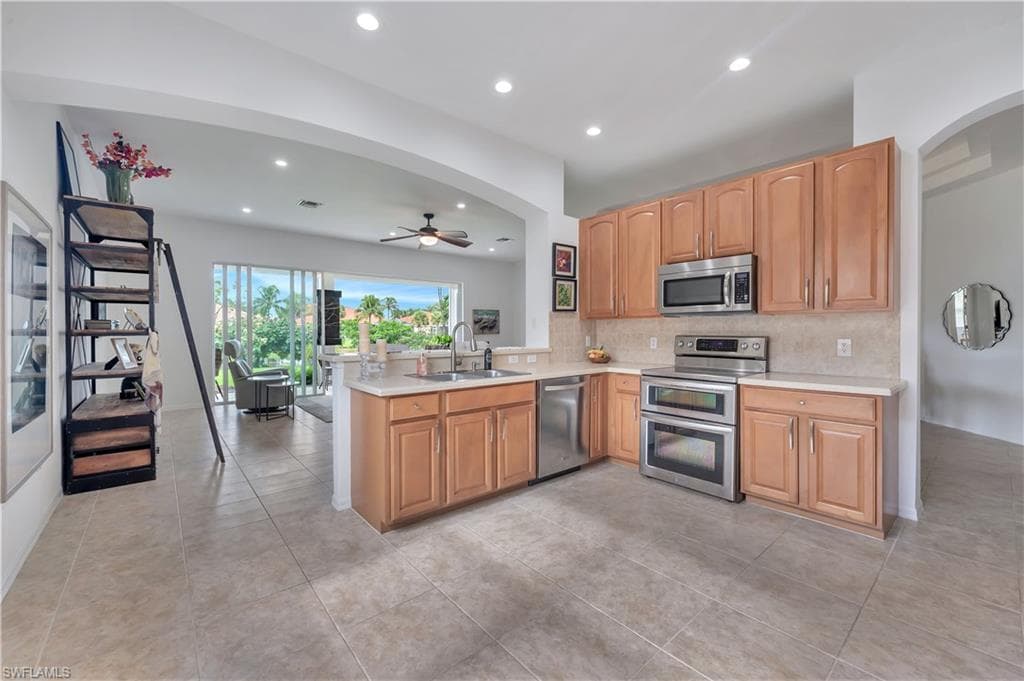 14095 Mirror Ct, Naples, FL 34114-14