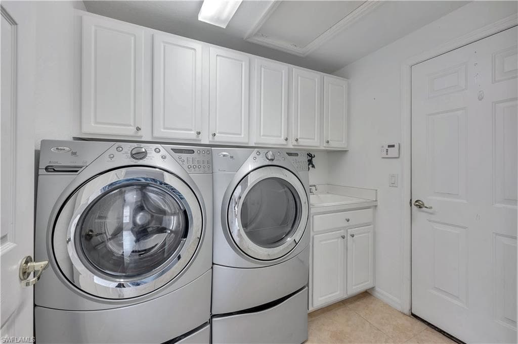 14095 Mirror Ct, Naples, FL 34114-22