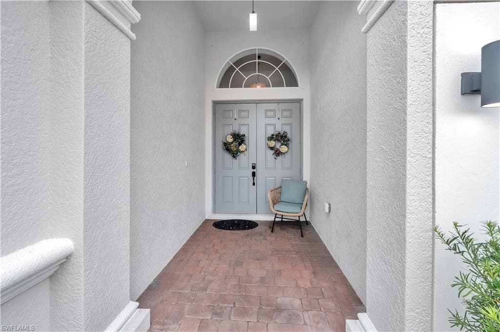 14095 Mirror Ct, Naples, FL 34114-2