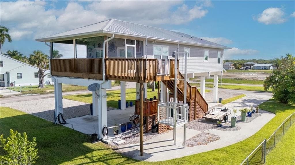405 Copeland Ave N, Everglades City, FL 34139-25