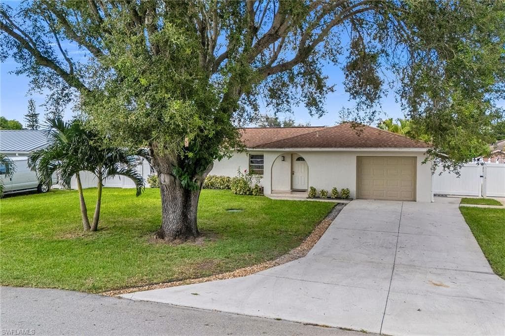4949 22nd Pl SW, Naples, FL 34116-26