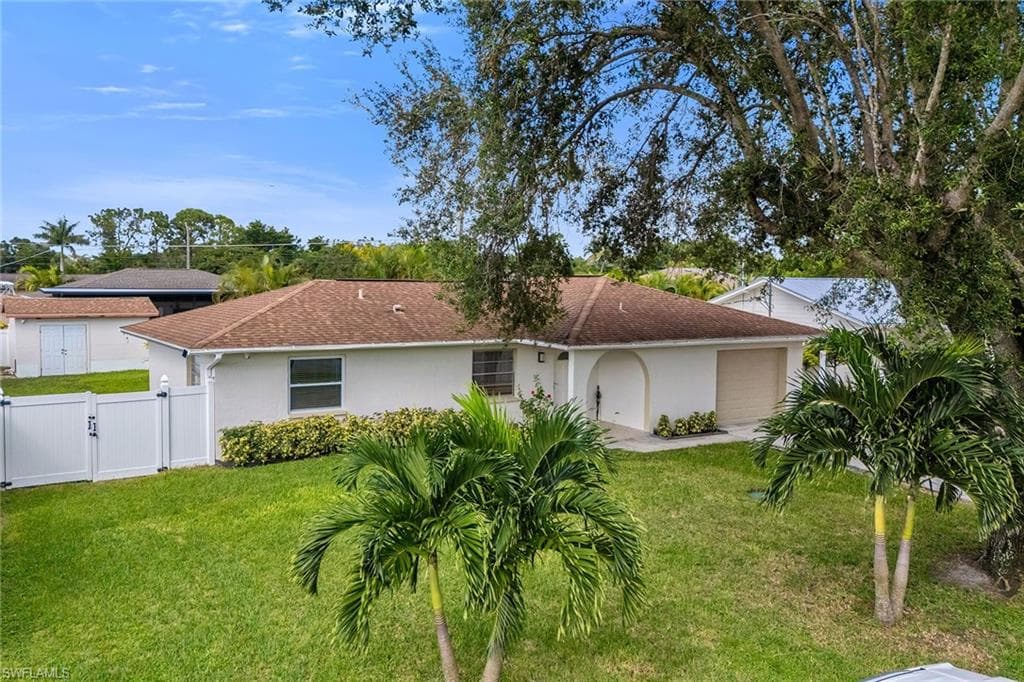4949 22nd Pl SW, Naples, FL 34116-27