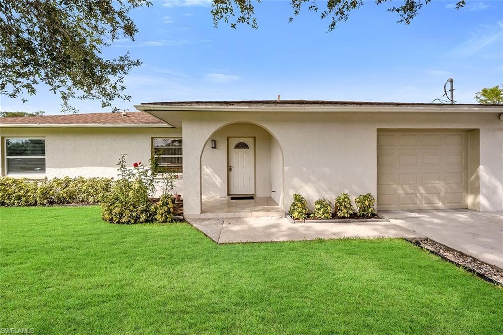 4949 22nd Pl SW, Naples, FL 34116-2