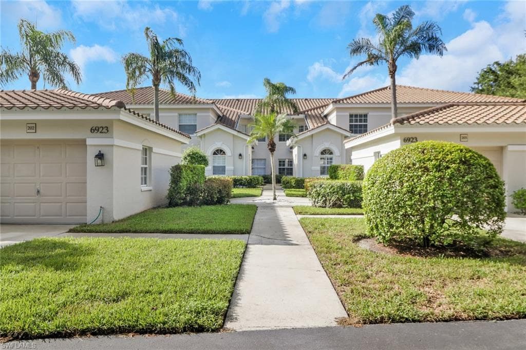 6923 Satinleaf Rd N 101, Naples, FL 34109-1