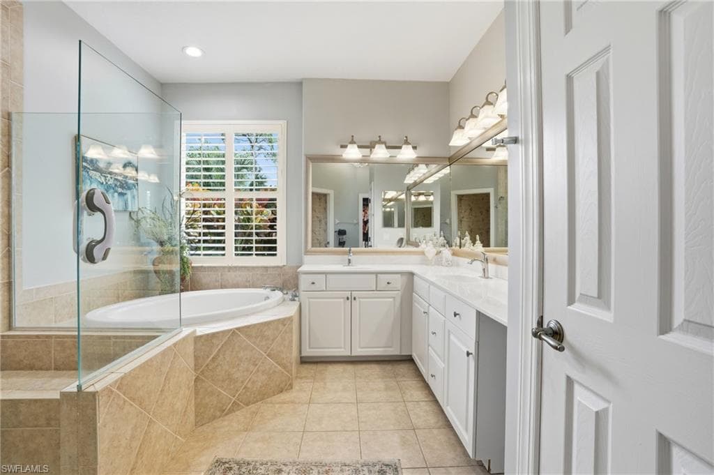 4960 Shaker Heights Ct 102, Naples, FL 34112-22
