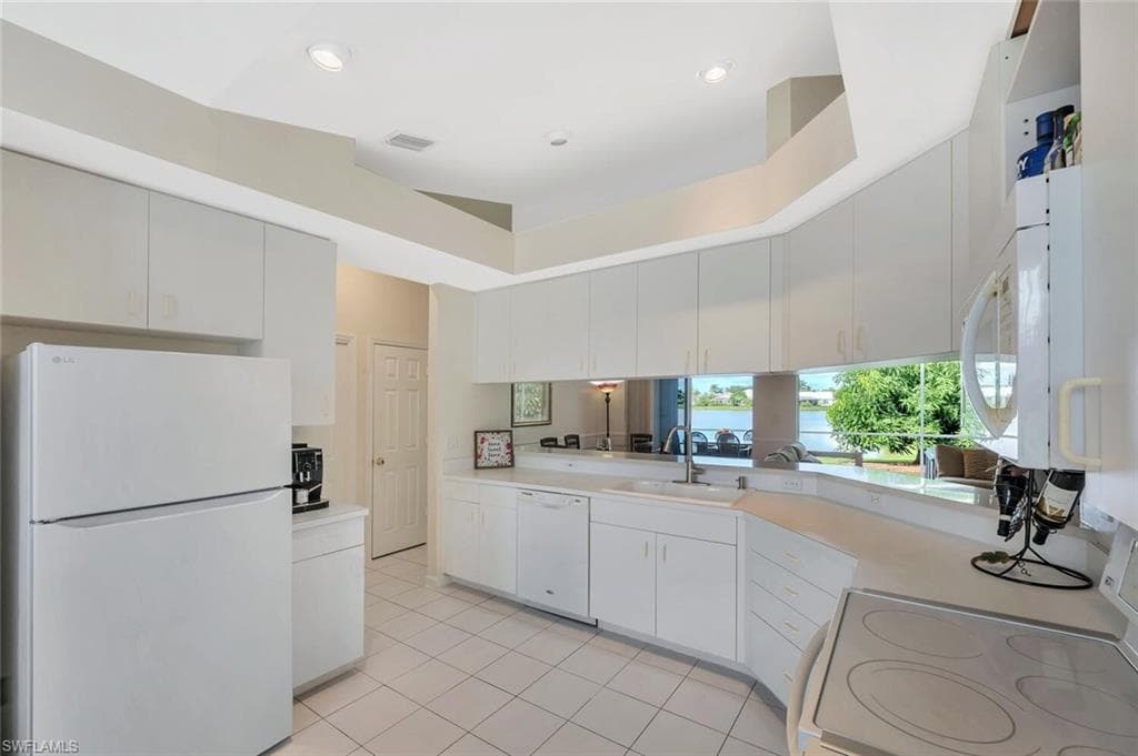 3613 Kent Dr, Naples, FL 34112-13