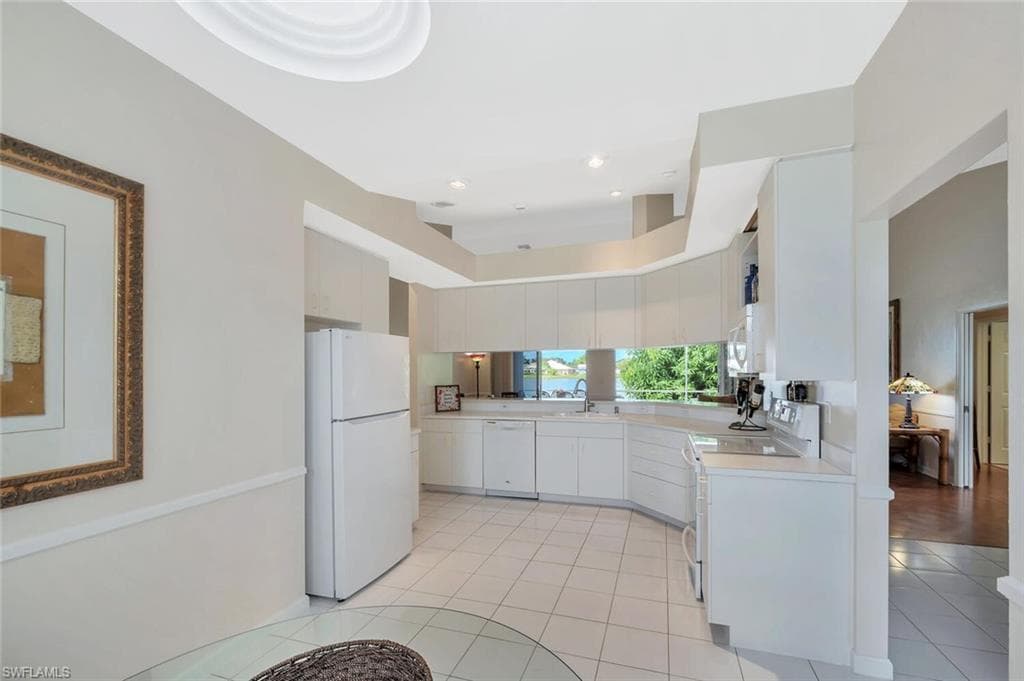 3613 Kent Dr, Naples, FL 34112-5