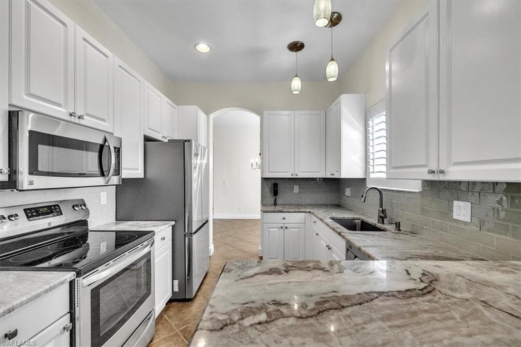 837 Vistana Cir 20, Naples, FL 34119-11