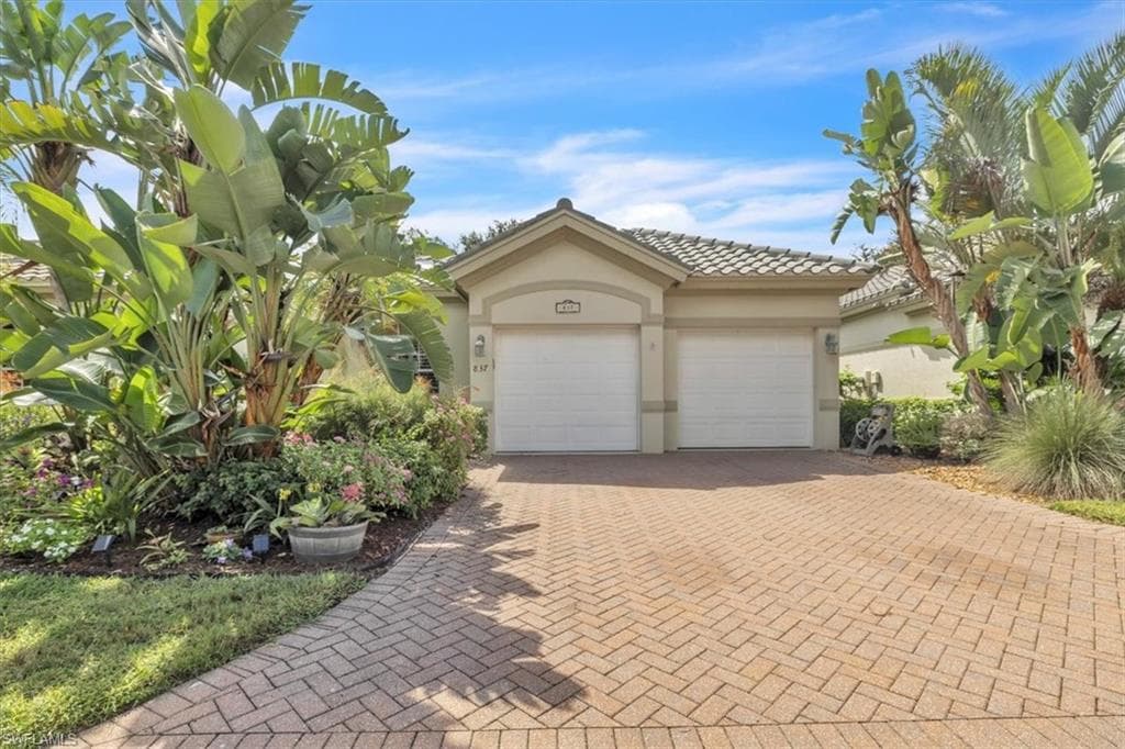 837 Vistana Cir 20, Naples, FL 34119-1