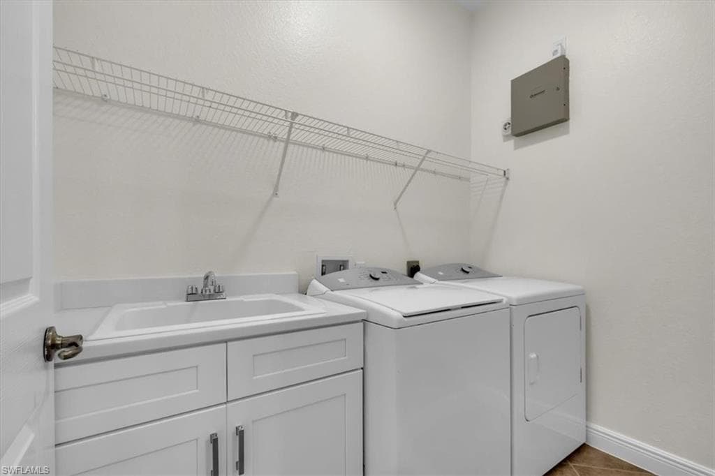 837 Vistana Cir 20, Naples, FL 34119-29