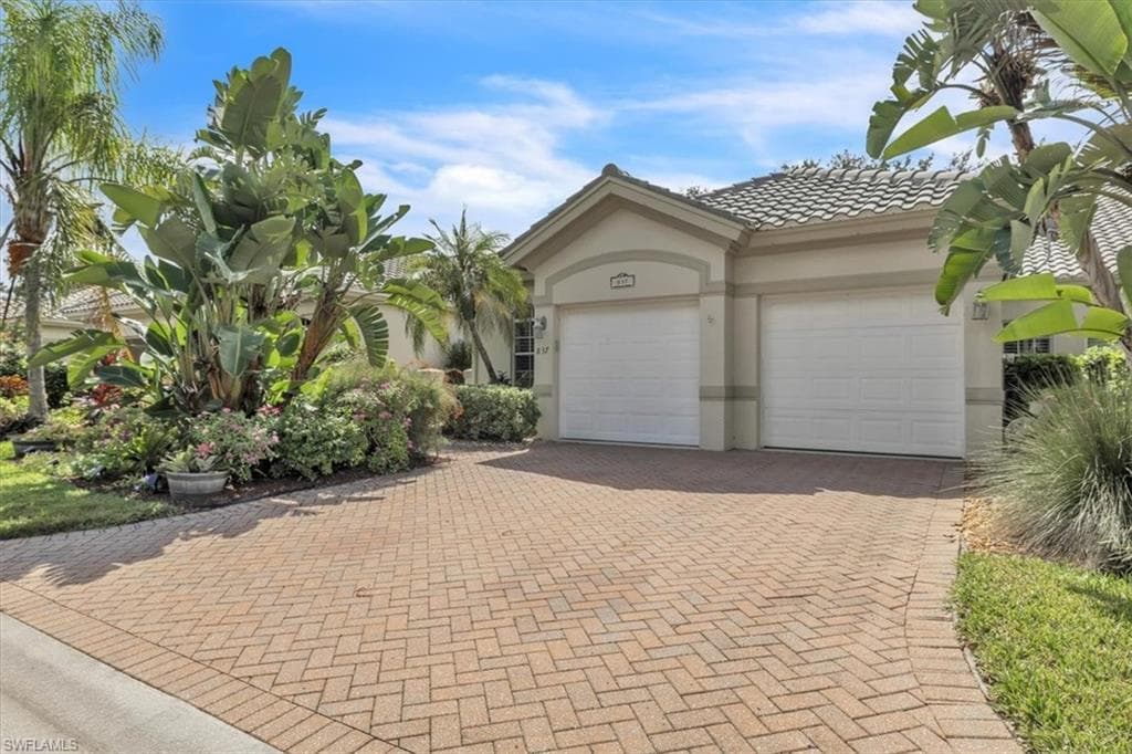 837 Vistana Cir 20, Naples, FL 34119-2