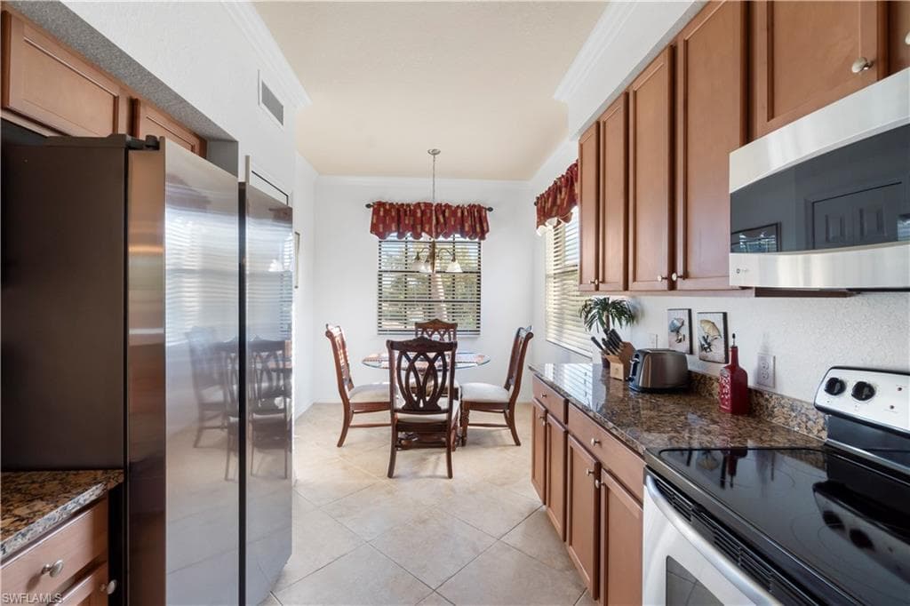 9715 Acqua Ct 121, Naples, FL 34113-4