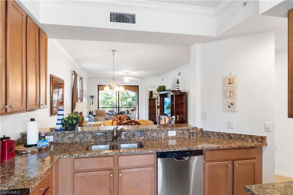 9715 Acqua Ct 121, Naples, FL 34113-6