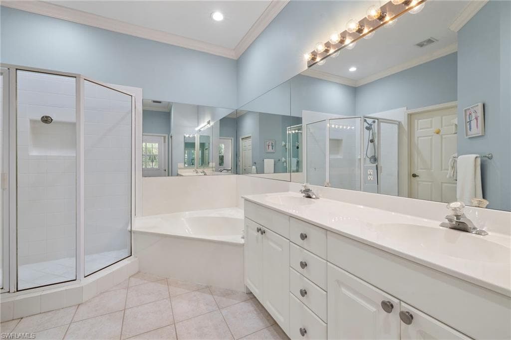 2095 Gulfstar Dr S 201, Naples, FL 34112-17
