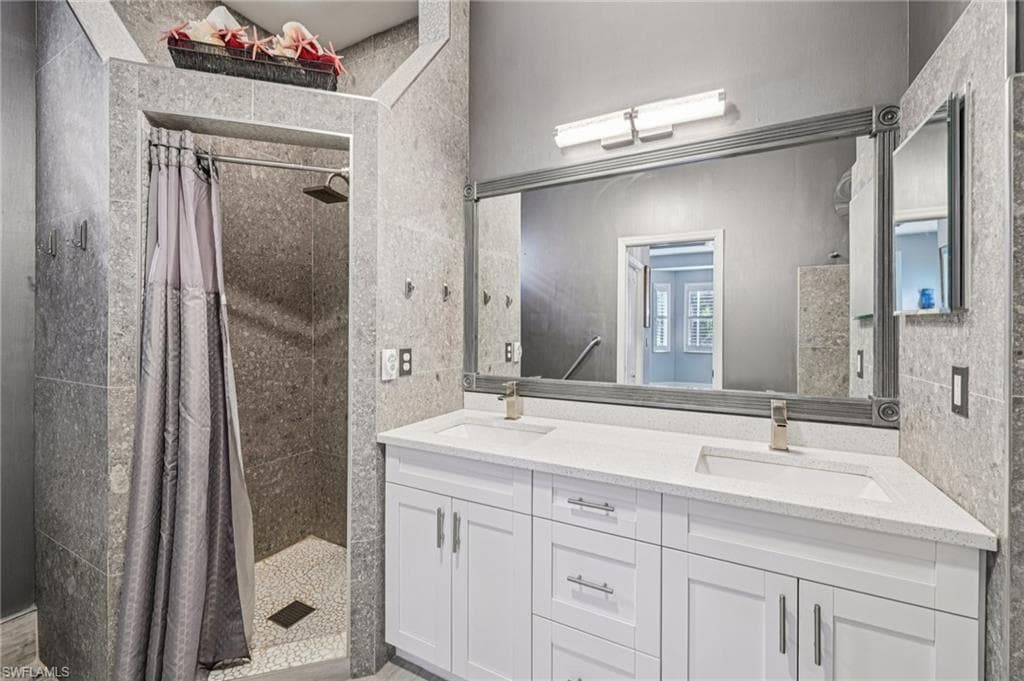 7951 Haven Dr 2, Naples, FL 34104-20