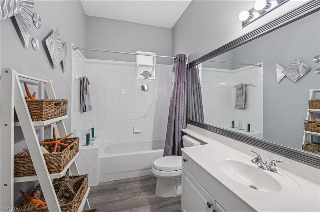 7951 Haven Dr 2, Naples, FL 34104-26