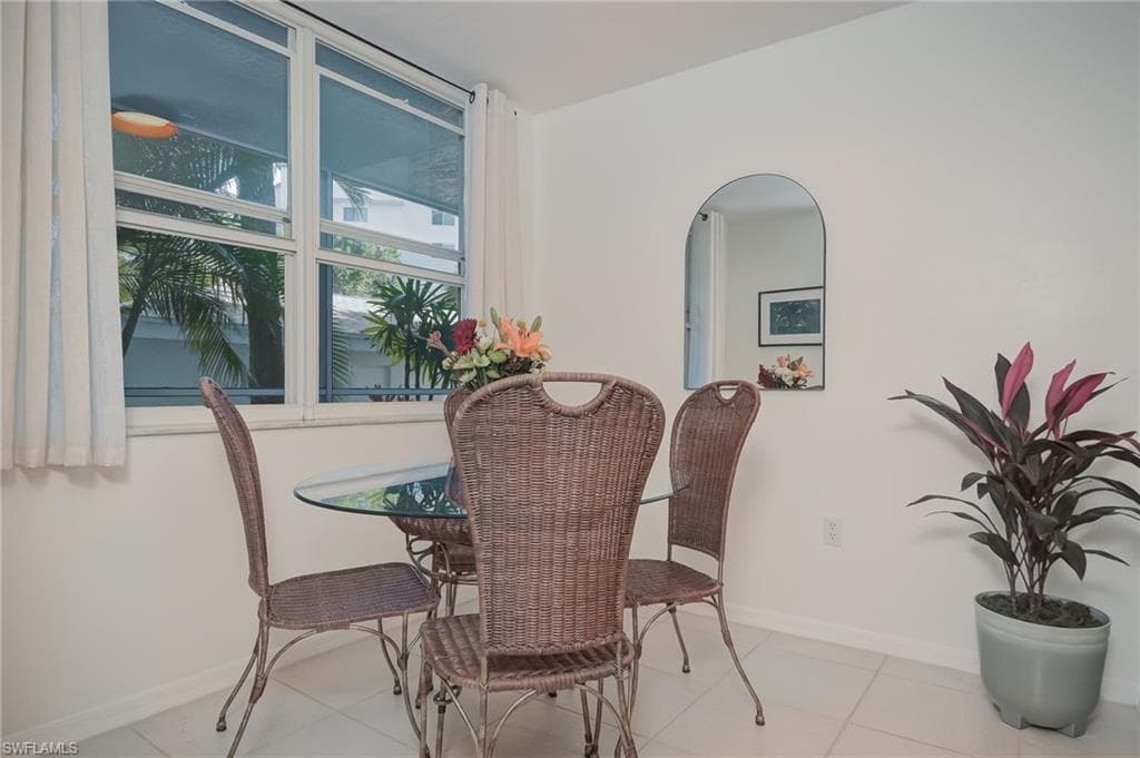 285 Naples Cove Dr 1103, Naples, FL 34110-10