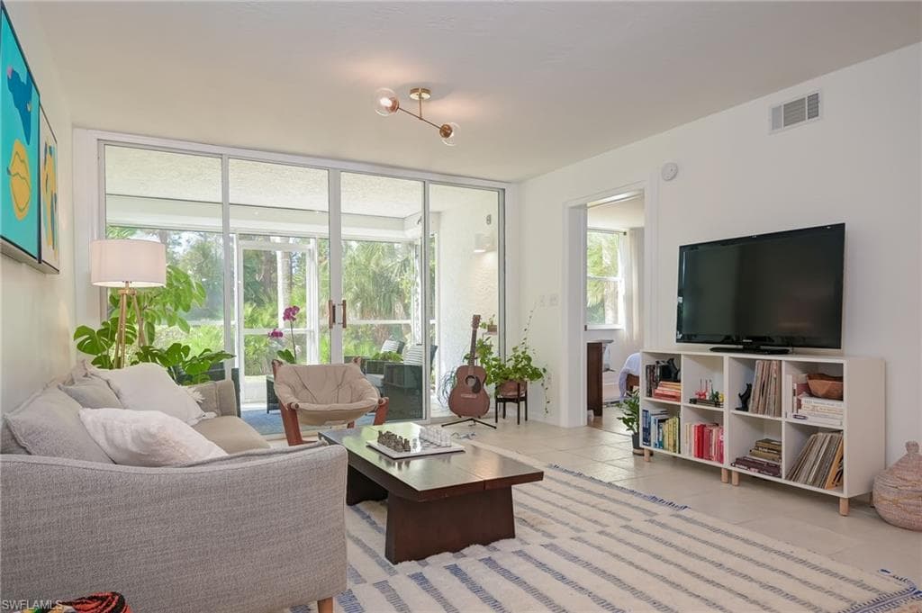 285 Naples Cove Dr 1103, Naples, FL 34110-7