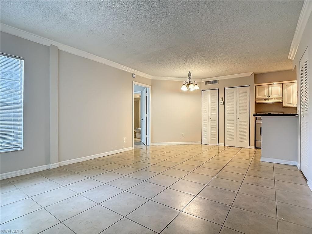 194 Santa Clara Dr 12, Naples, FL 34104-9