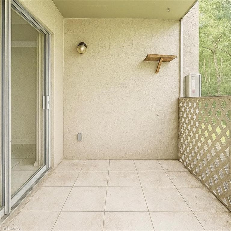 194 Santa Clara Dr 12, Naples, FL 34104-25