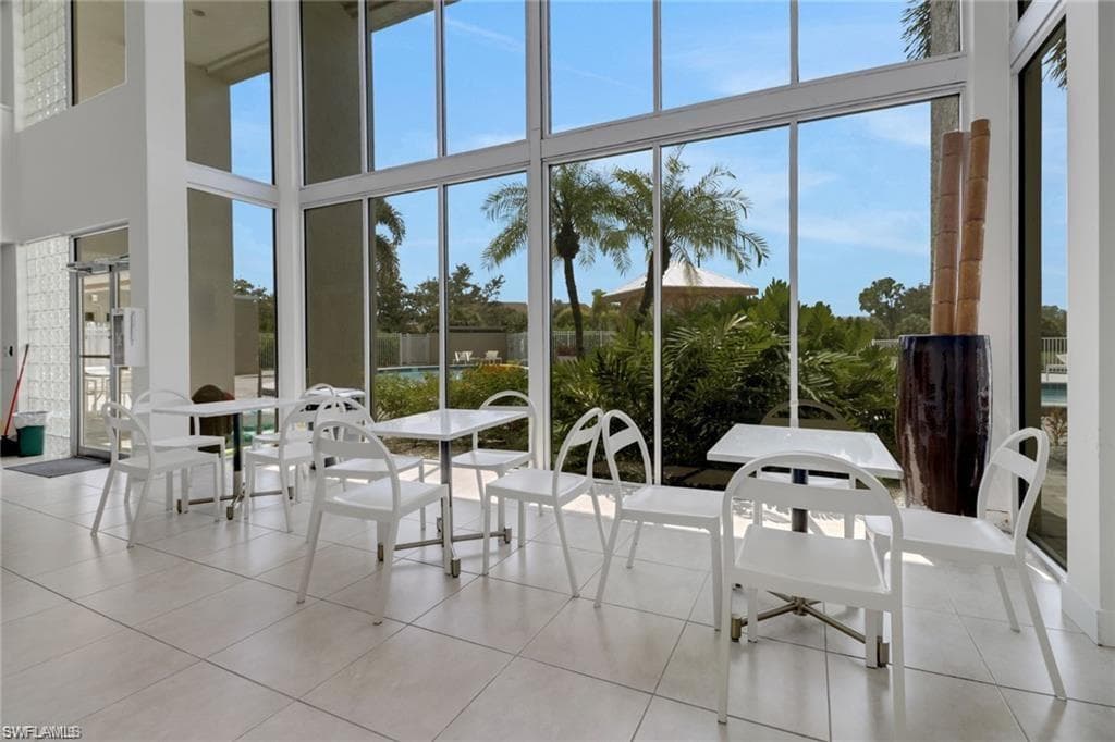 194 Santa Clara Dr 12, Naples, FL 34104-29