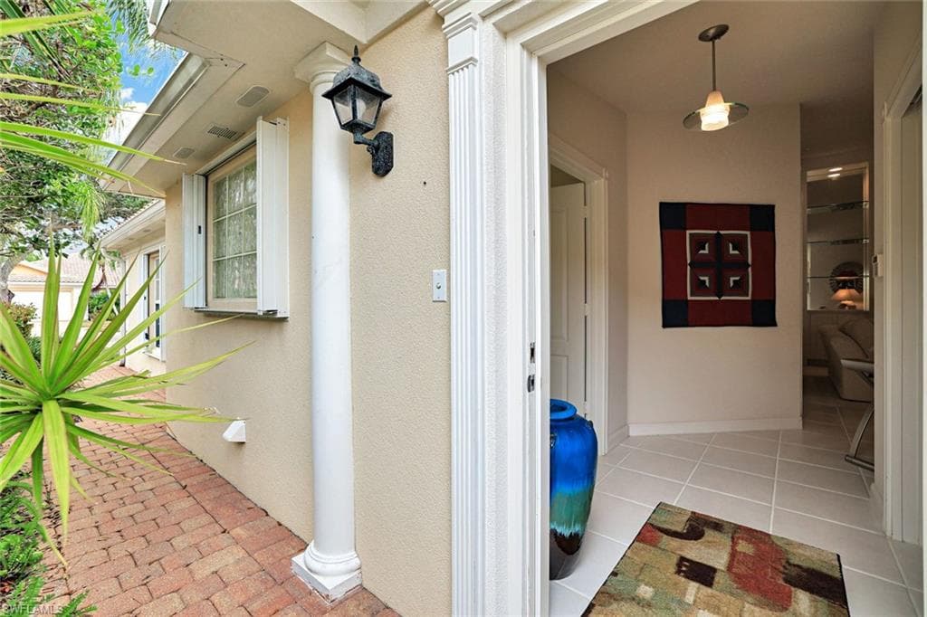 4307 Redonda Ln, Naples, FL 34119-7