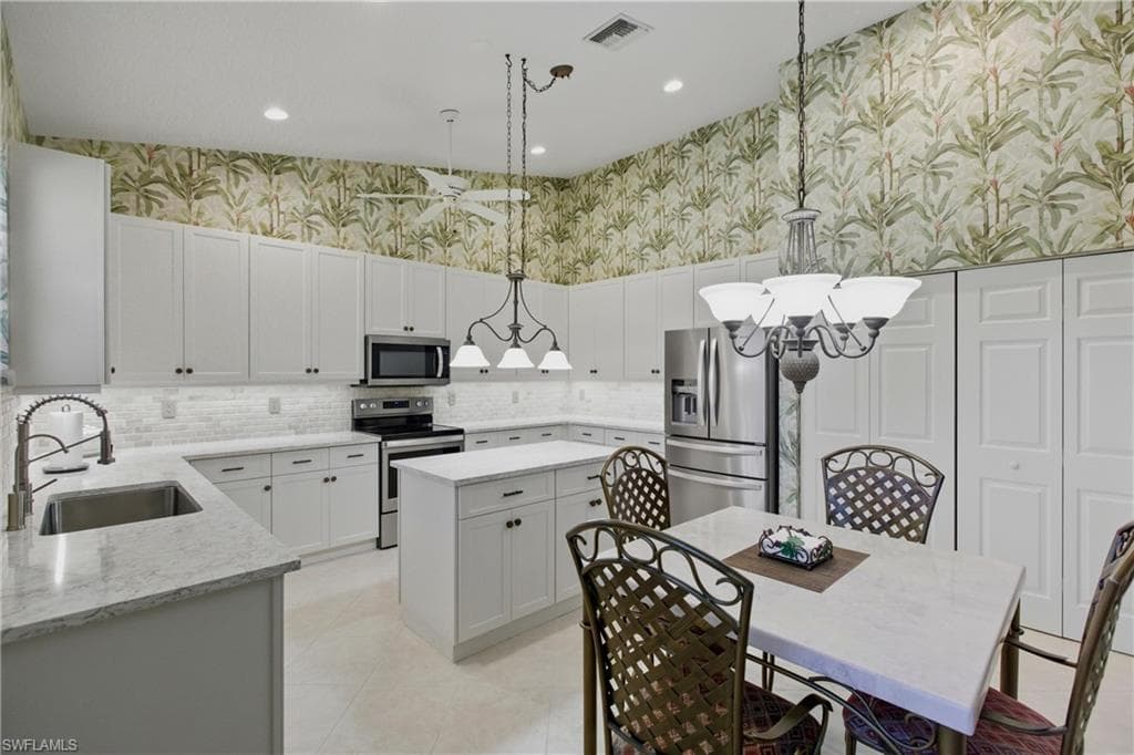 2590 Marshcreek Ln 202, Naples, FL 34119-10