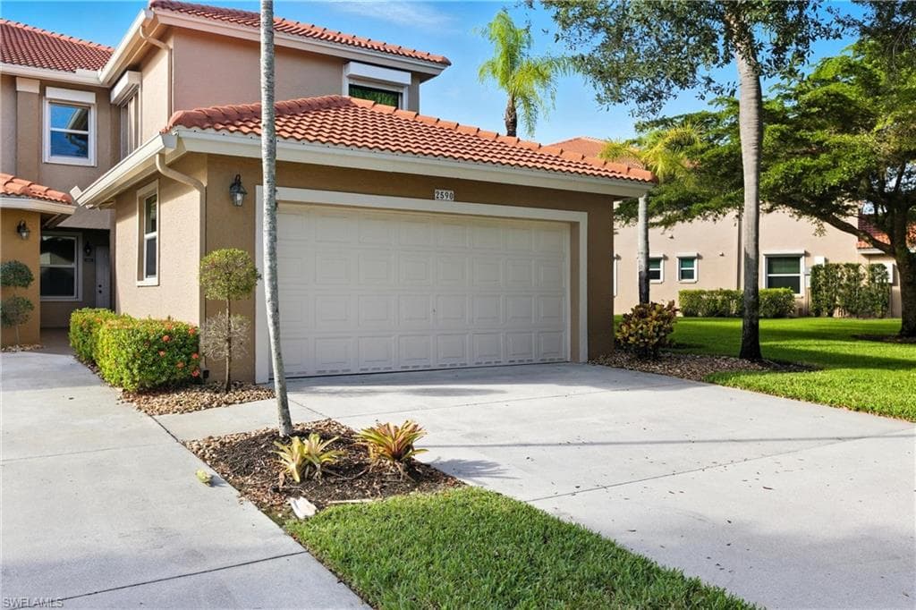 2590 Marshcreek Ln 202, Naples, FL 34119-1