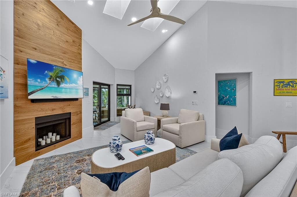 95 Cypress View Dr, Naples, FL 34113-1