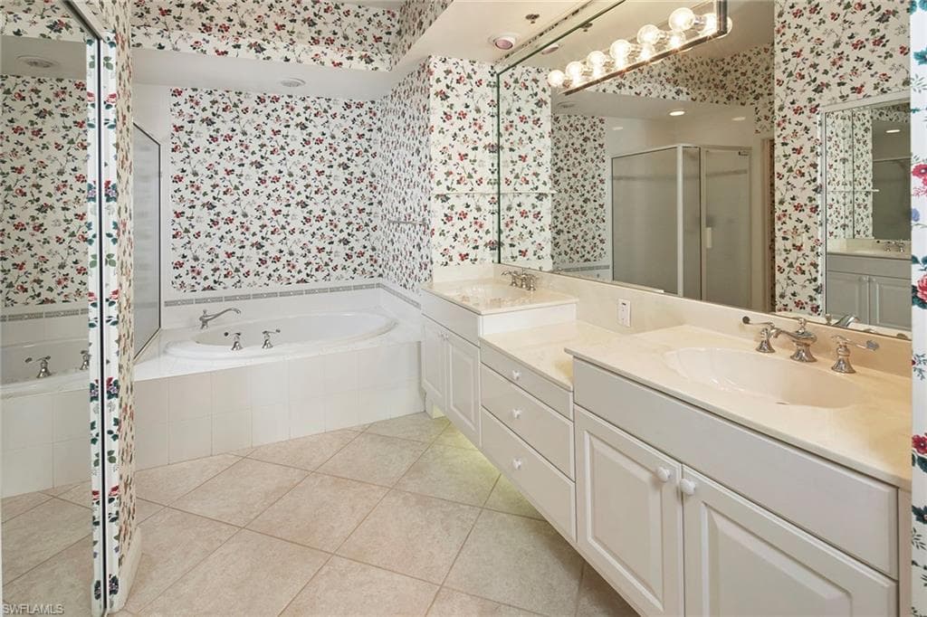 2405 Hidden Lake Dr 4705, Naples, FL 34112-13
