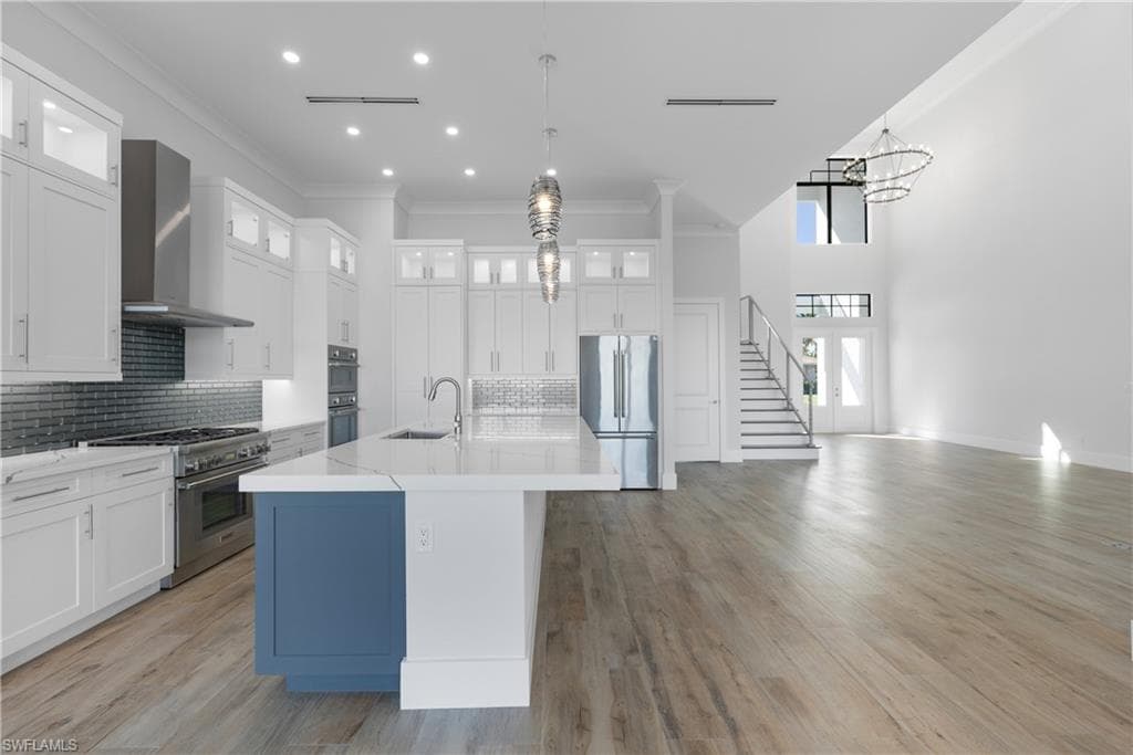 109 Gulfstream St, Marco Island, FL 34145-8