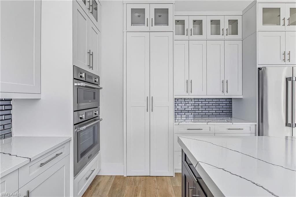 109 Gulfstream St, Marco Island, FL 34145-9