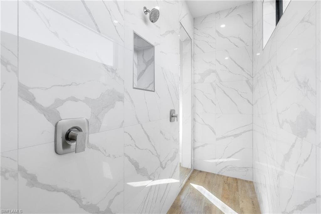 109 Gulfstream St, Marco Island, FL 34145-20