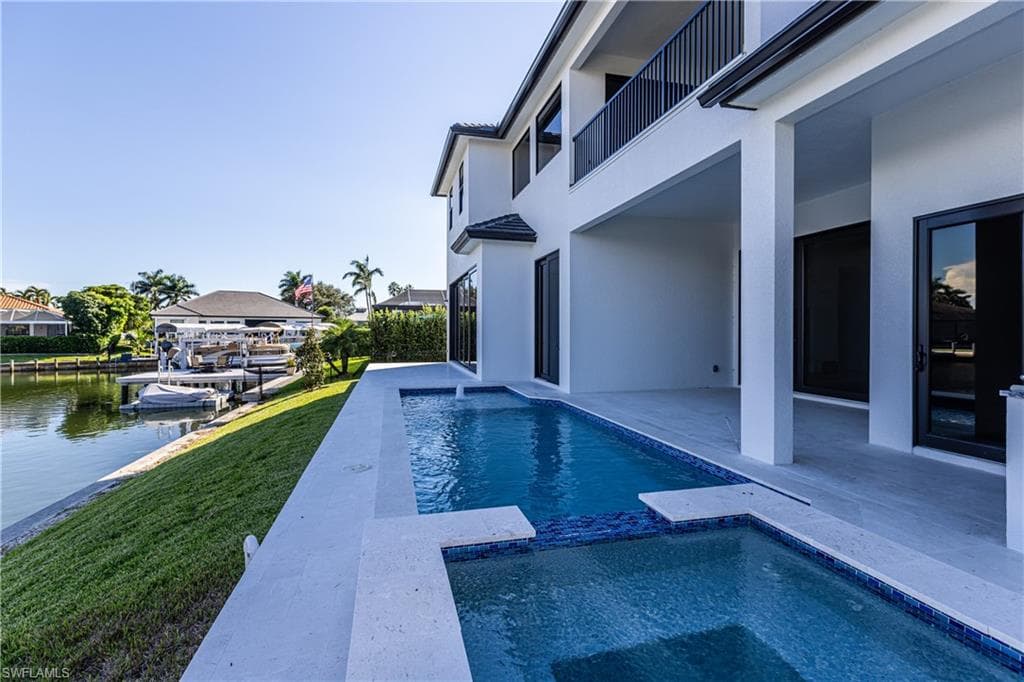 109 Gulfstream St, Marco Island, FL 34145-35