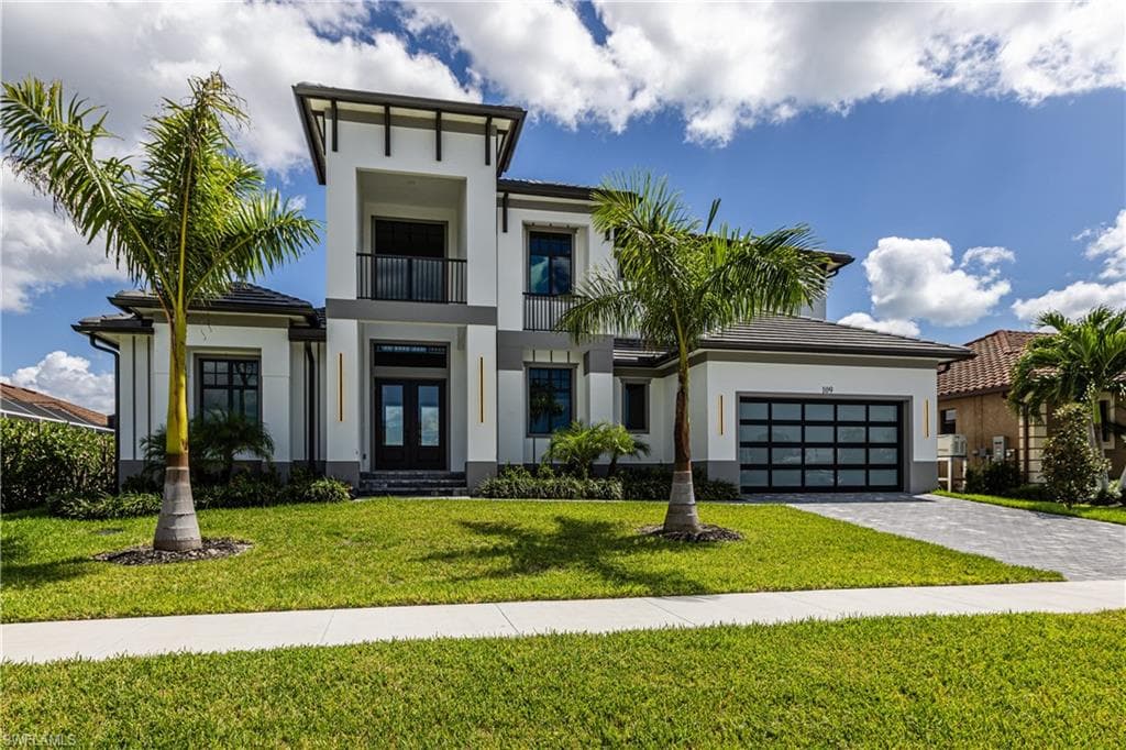 109 Gulfstream St, Marco Island, FL 34145-2