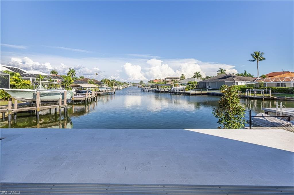109 Gulfstream St, Marco Island, FL 34145-3