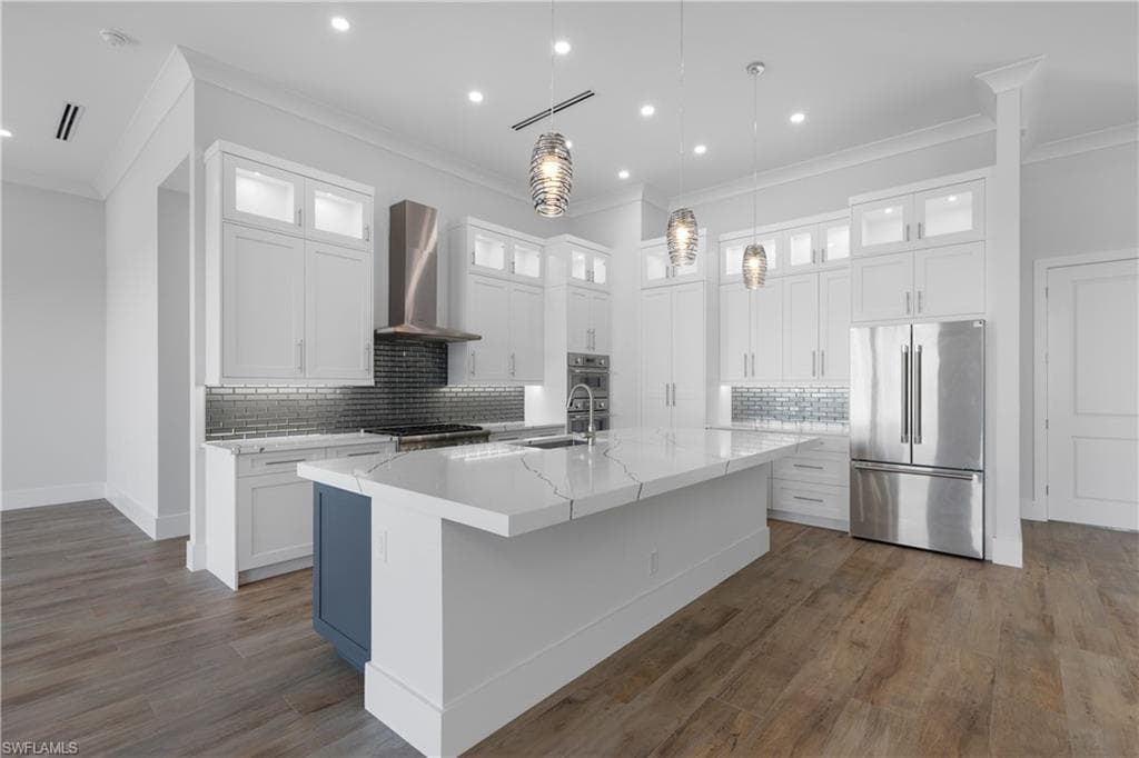 109 Gulfstream St, Marco Island, FL 34145-7