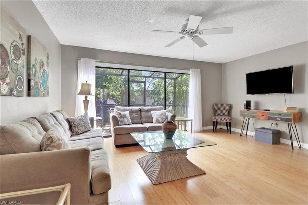 800 Meadowland Dr Apt H, Naples, FL 34108-11
