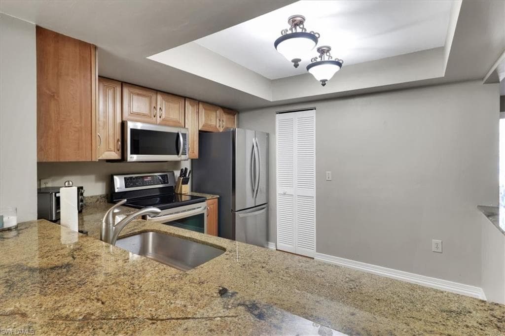 800 Meadowland Dr Apt H, Naples, FL 34108-7