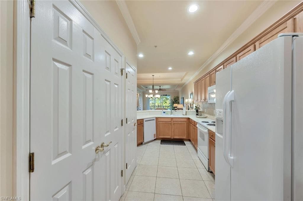 4863 Hampshire Ct 305, Naples, FL 34112-9