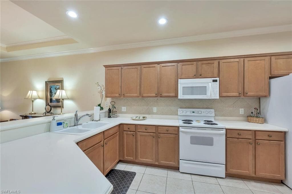 4863 Hampshire Ct 305, Naples, FL 34112-10