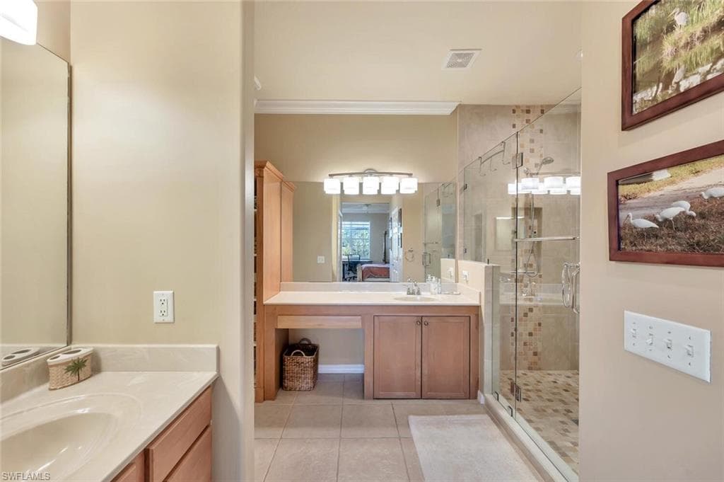 4863 Hampshire Ct 305, Naples, FL 34112-23