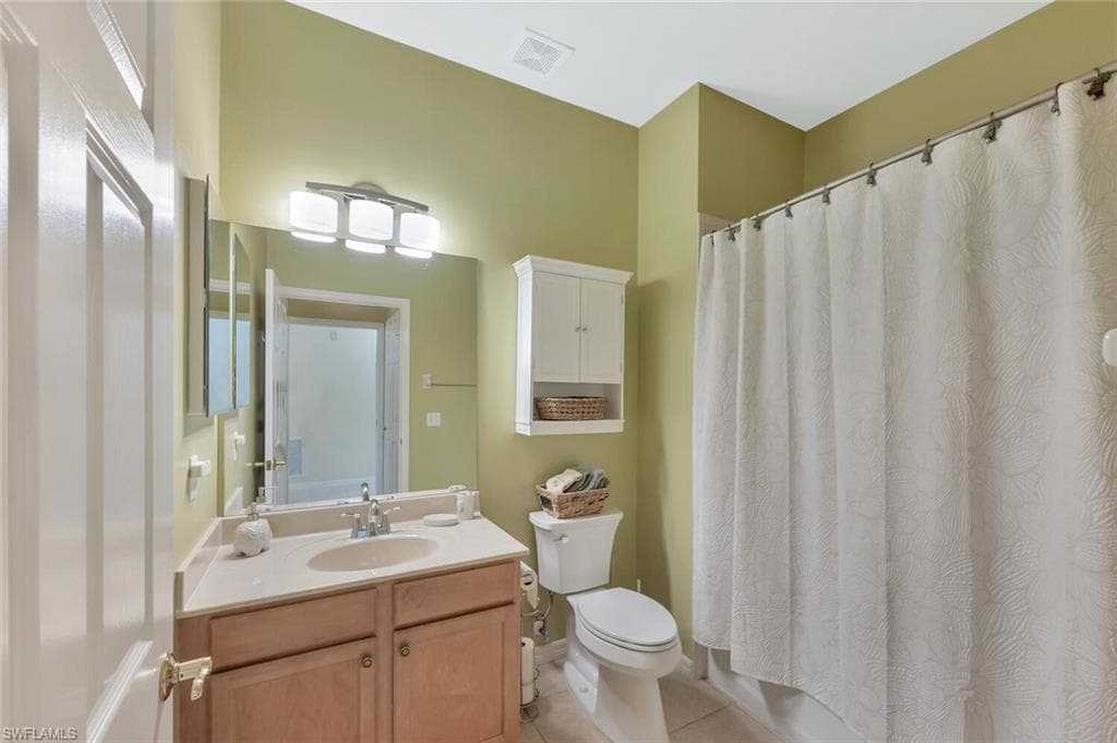 4863 Hampshire Ct 305, Naples, FL 34112-27