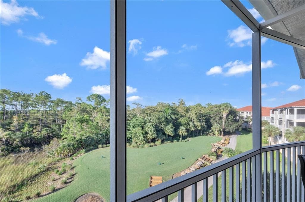 4863 Hampshire Ct 305, Naples, FL 34112-34